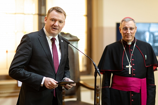 Vēsturiskā Saeimas Prezidija krēsla nodošana Saeimai