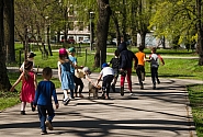 Les familles dont les enfants accomplissent le service de défense de l’État conserveront leur statut de famille nombreuse