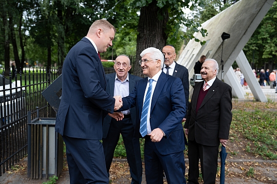 Ebreju tautas genocīda upuru piemiņas dienai veltītā ziedu nolikšanas ceremonija