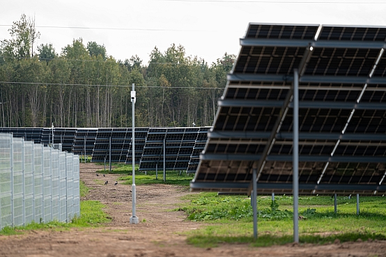 Daiga Mieriņa piedalās Cēsu saules elektrostacijas atklāšanas pasākumā