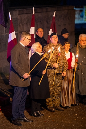 Daiga Mieriņa piedalās Neatkarības cīņu varoņu godināšanas pasākumā