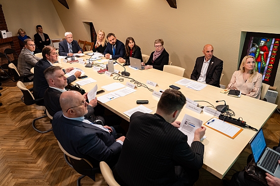 Mandātu, ētikas un iesniegumu komisijas sēde