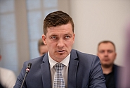 Saeima CVK priekšsēdētāja amatā ievēl Māri Zviedri