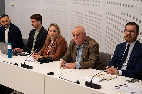 Publisko izdevumu un revīzijas komisijas sēde