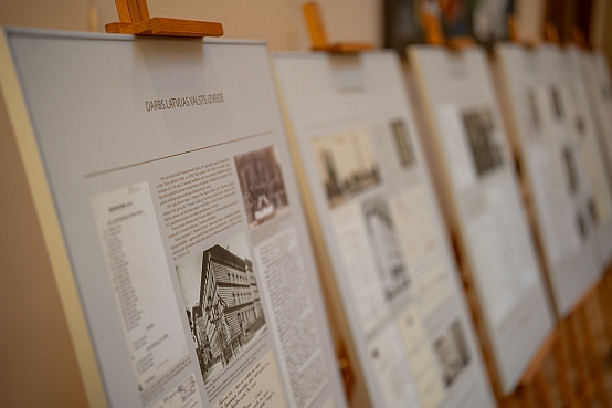 Saeimas namā Fridriham Vesmanim veltīta izstāde