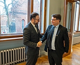 Kaspars Briškens tiekas ar Zviedrijas vēstnieku