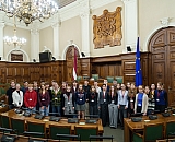 Rīgas Valsts 1. ģimnāzijas skolēni apmeklē Saeimu skolu programmas "Iepazīsti Saeimu" ietvaros