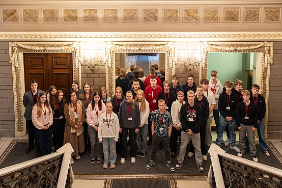 Salaspils 1.vidusskolas skolēni apmeklē Saeimu skolu programmas "Iepazīsti Saeimu" ietvaros