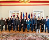 Saeimā viesojas Ukrainas aizsardzības ministrs