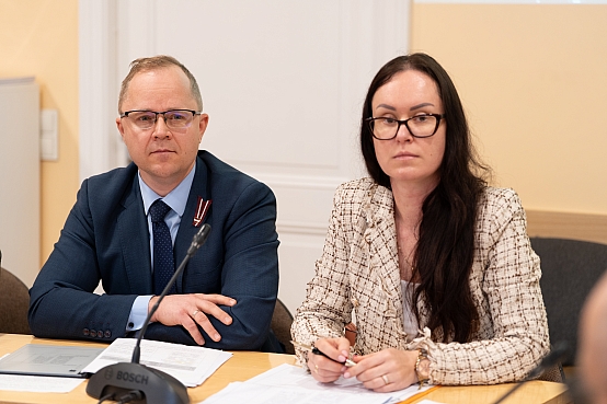 Valsts pārvaldes un pašvaldības komisijas sēde