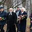 Daiga Mieriņa piedalās ziedu nolikšanā Krišjāņa Valdemāra atdusas vietā Lielajos kapos