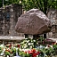 Ebreju tautas genocīda upuru piemiņai veltīta ziedu nolikšanas ceremonija