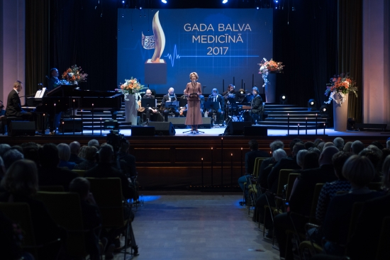 Saeimas priekšsēdētāja piedalās Gada balvas medicīnā 2017 pasniegšanas ceremonijā